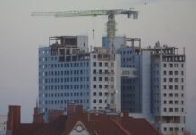 В Калининграде завершили демонтаж 19-го и 20-го этажей Дома Советов